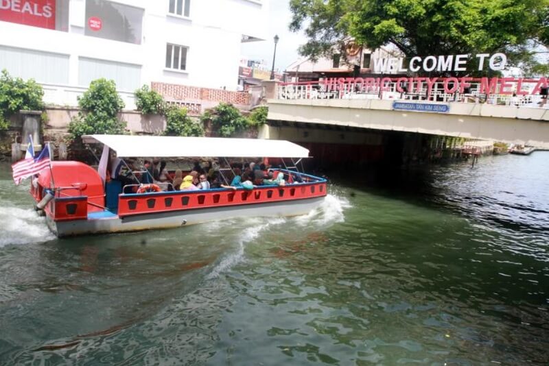 keistimewaan river cruise melaka